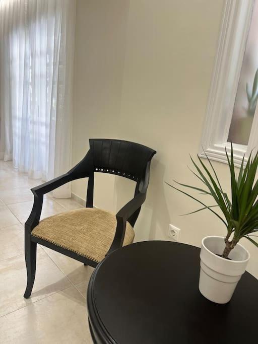 Eclectic Apartment Near Downtown Heraklion  Exterior photo
