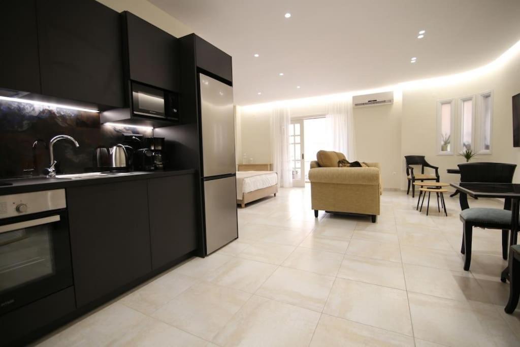 Eclectic Apartment Near Downtown Heraklion  Exterior photo