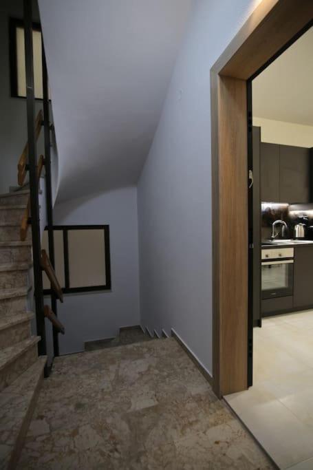 Eclectic Apartment Near Downtown Heraklion  Exterior photo